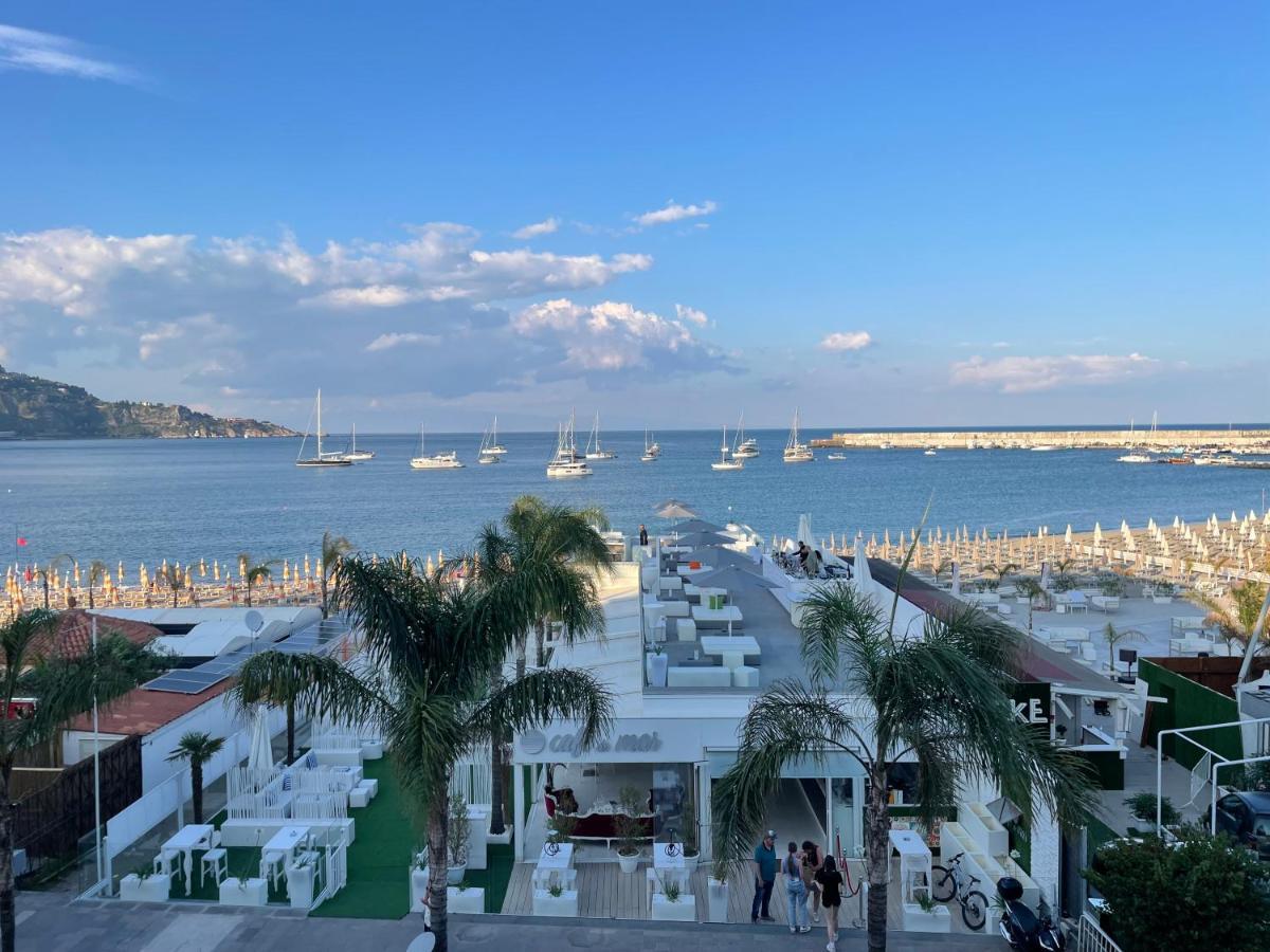 La Finestra Sul Mare Modern Apartment Giardini-Naxos Exterior foto