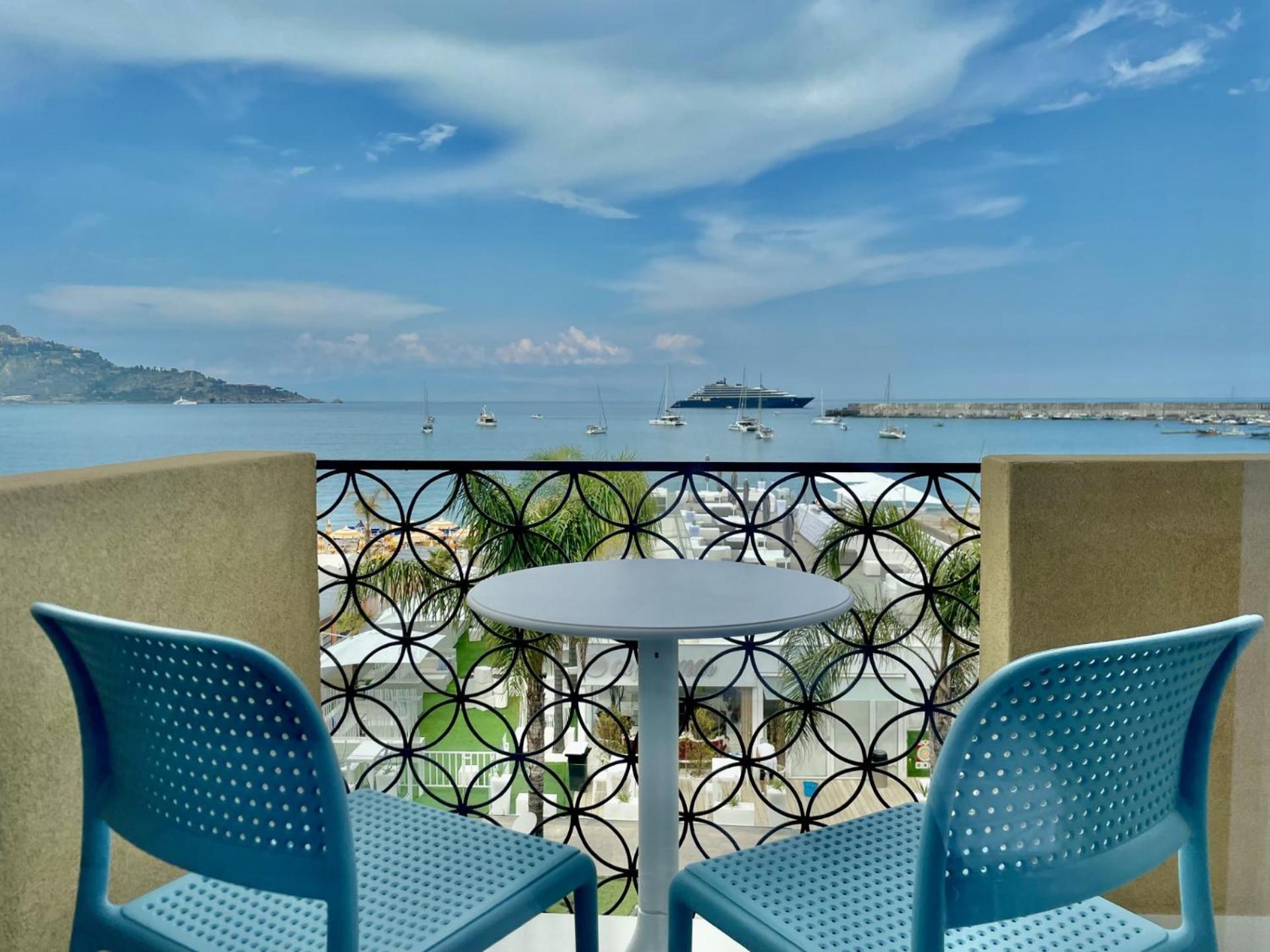 La Finestra Sul Mare Modern Apartment Giardini-Naxos Exterior foto
