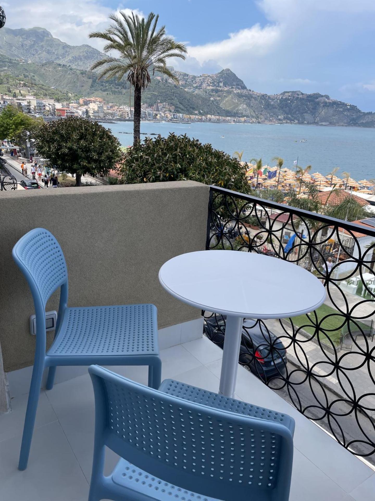 La Finestra Sul Mare Modern Apartment Giardini-Naxos Zimmer foto